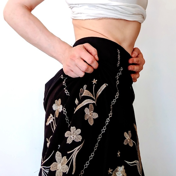 Forever 21 midi embroidered floral skirt - Picture 4 of 5